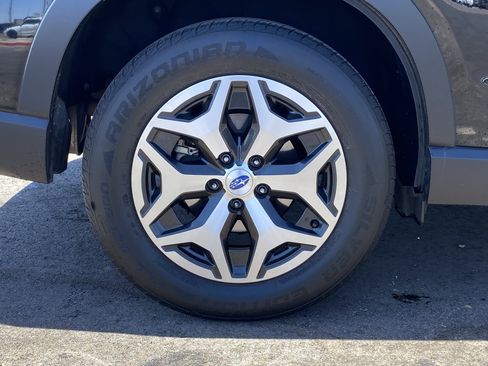 Used 2019 Subaru Forester Premium AWD/4WD image 9