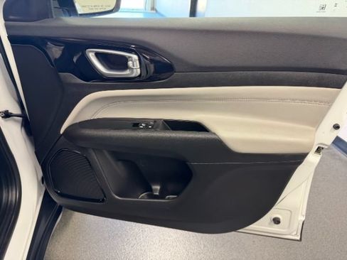 Used 2025 Jeep Compass Limited AWD/4WD image 32