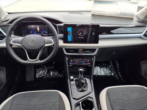 New 2026 Volkswagen Taos SE FWD image 9