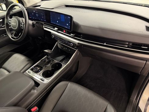 Used 2025 Kia Carnival SX FWD image 57
