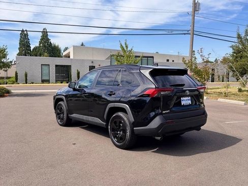 Used 2020 Toyota RAV4 LE AWD/4WD image 7