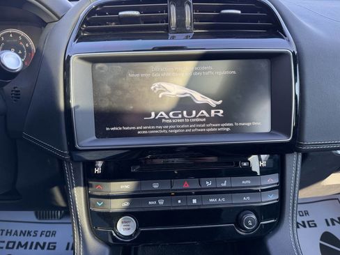 Used 2018 Jaguar F-PACE R-Sport image 26