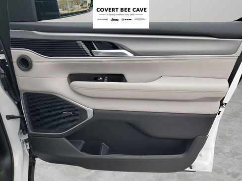 New 2026 Jeep Grand Wagoneer L 2WD image 13