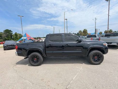Used 2020 Toyota Tacoma SR5 AWD/4WD image 2