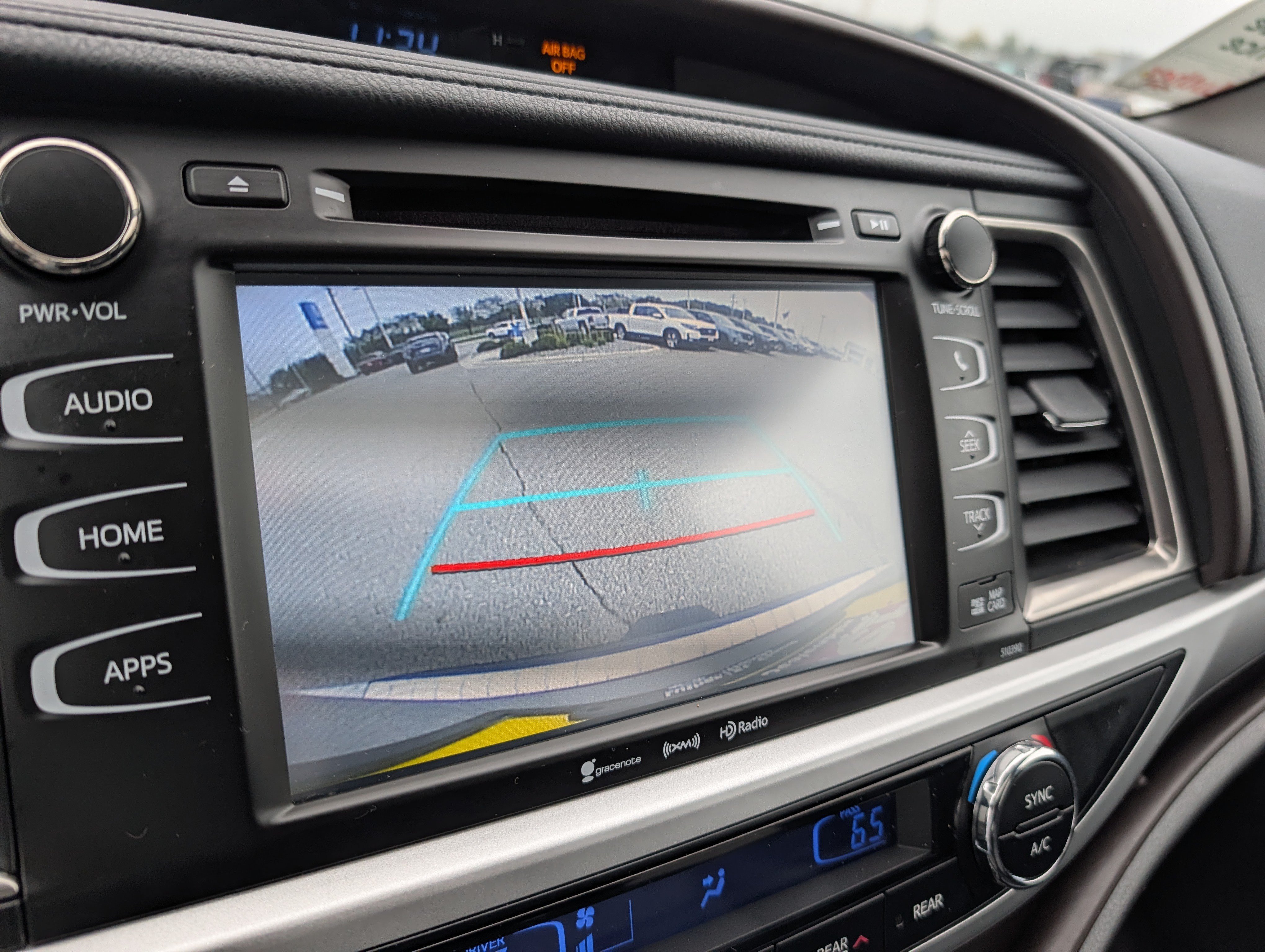 Used 2019 Toyota Highlander XLE AWD/4WD image 30
