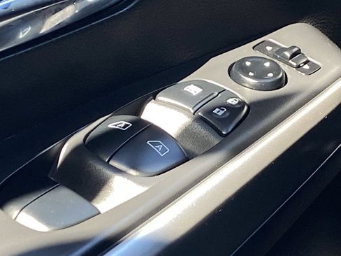 Certified 2020 Nissan Kicks SV FWD image 28