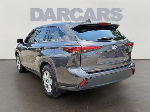 Used 2025 Toyota Highlander LE AWD/4WD image 4