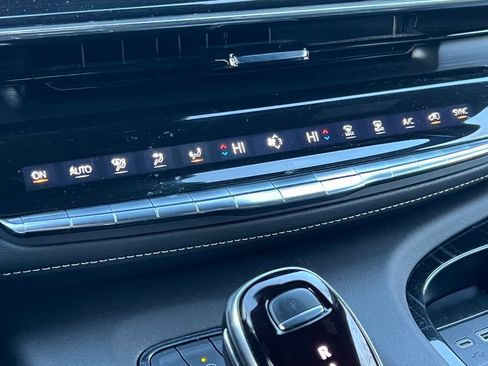 Used 2024 Cadillac Escalade ESV Sport image 35