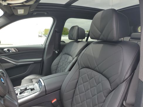 New 2026 BMW X5 xDrive40i w/ M Sport Package AWD/4WD image 7