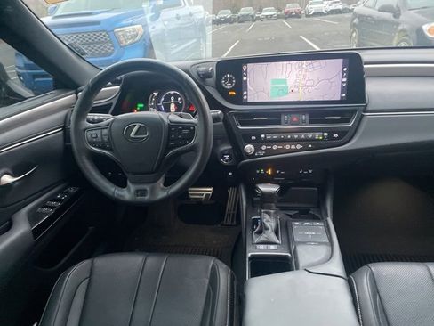Used 2022 Lexus ES 300h F Sport image 8