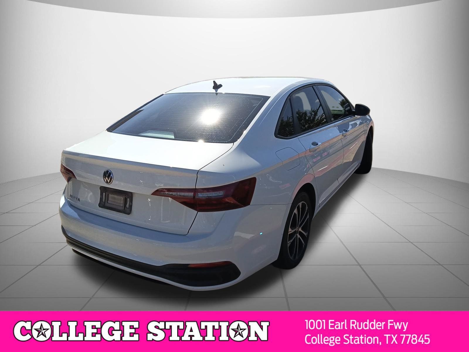 Used 2023 Volkswagen Jetta Sport FWD image 3