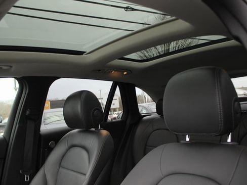 Used 2021 Mercedes-Benz GLC 300 4MATIC image 23