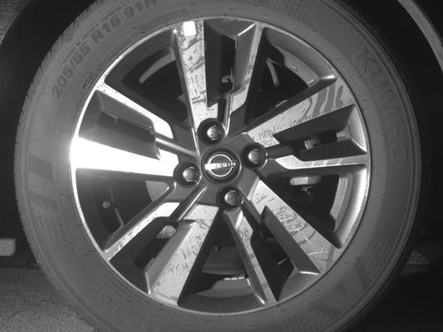 Used 2025 Nissan Versa SV FWD image 13