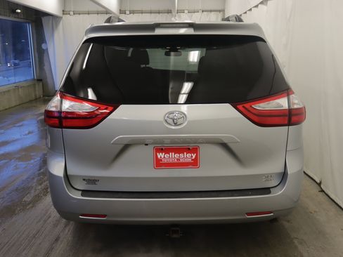 Used 2019 Toyota Sienna XLE image 20
