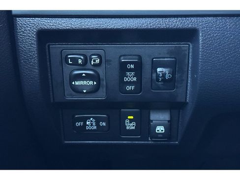 Used 2017 Toyota Tundra Platinum image 28