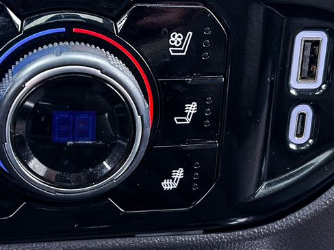 Used 2024 Chevrolet Silverado 1500 ZR2 w/ Technology Package image 29