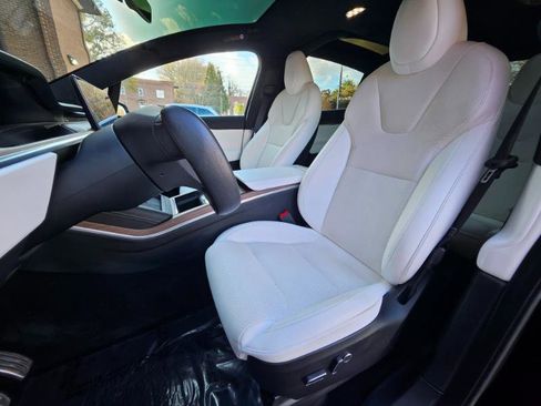 Used 2022 Tesla Model X Plaid image 36