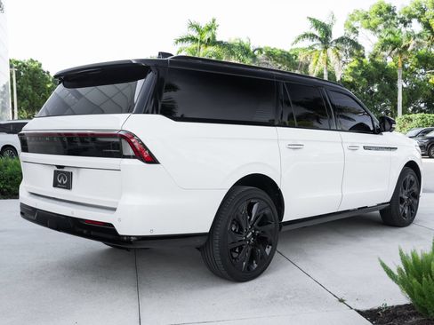 Used 2025 Lincoln Navigator L Black Label AWD/4WD image 10