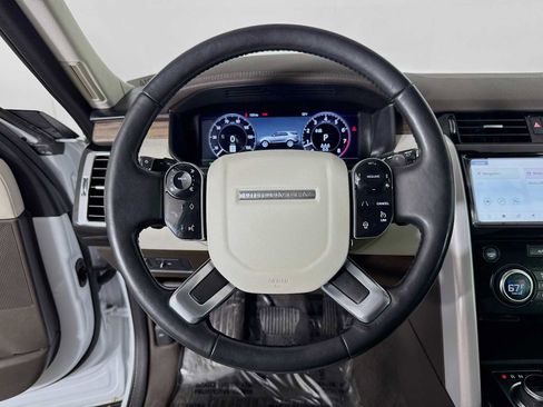 Used 2020 Land Rover Discovery HSE image 11