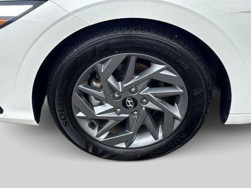 Used 2024 Hyundai Elantra SEL FWD image 2