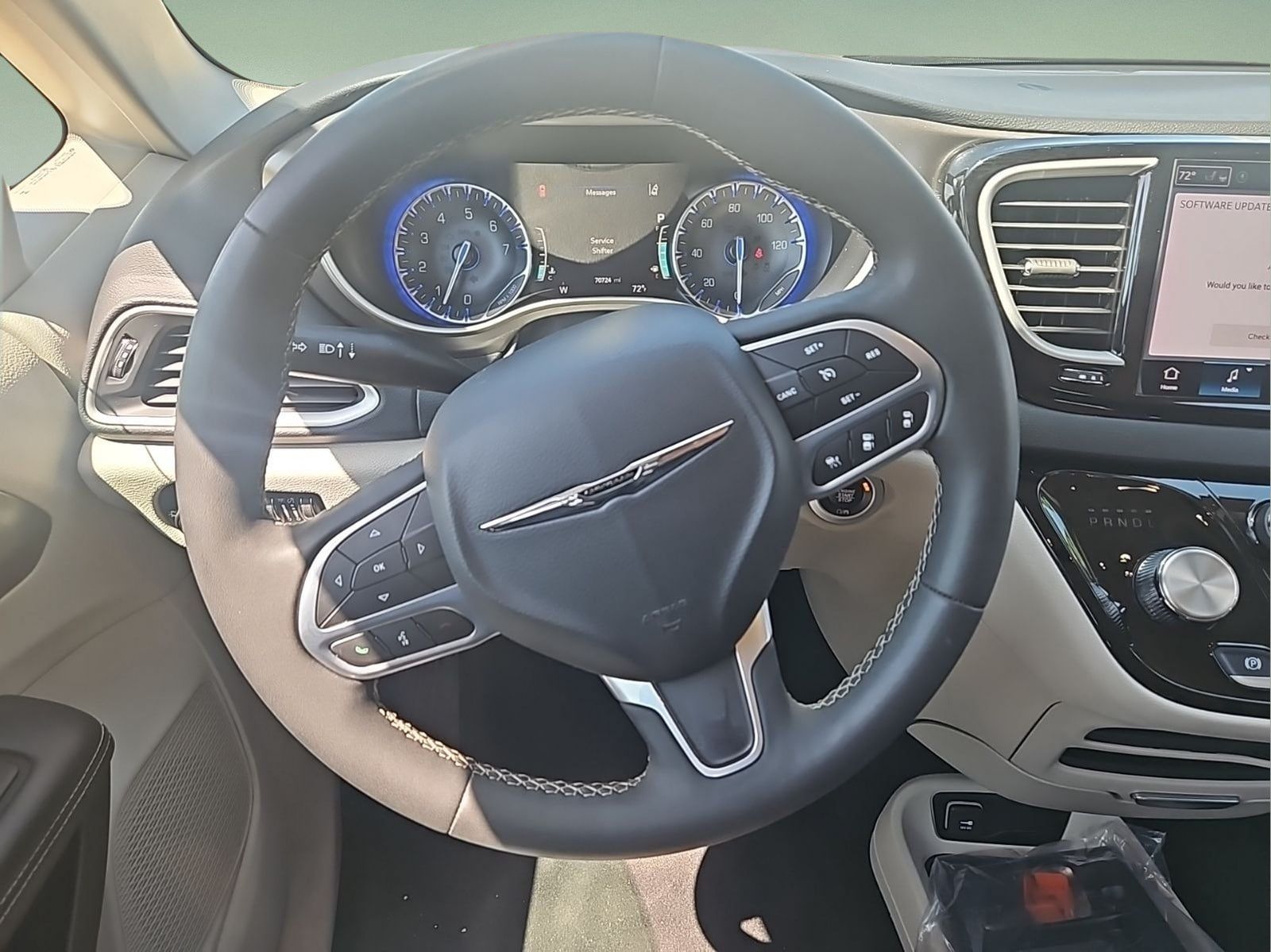 Used 2023 Chrysler Pacifica Touring-L FWD image 32