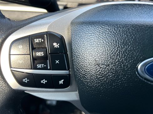 Certified 2022 Ford Explorer XLT w/ Equipment Group 202A image 27