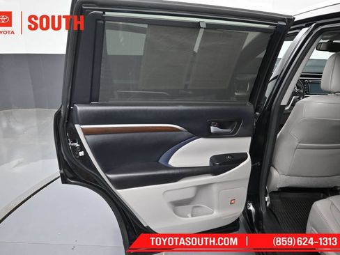 Used 2016 Toyota Highlander Limited AWD/4WD image 27