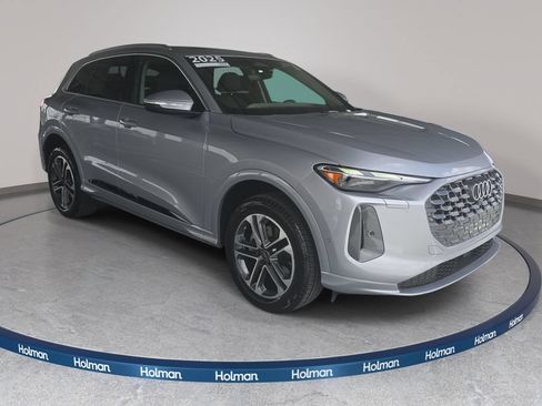 Certified 2025 Audi Q5 Premium w/ Convenience Package AWD/4WD image 3