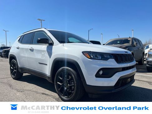 Used 2025 Jeep Compass Latitude w/ Altitude Special Edition image 1