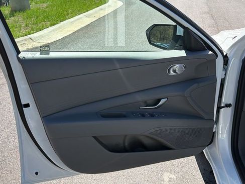 New 2026 Hyundai Elantra SE FWD image 11