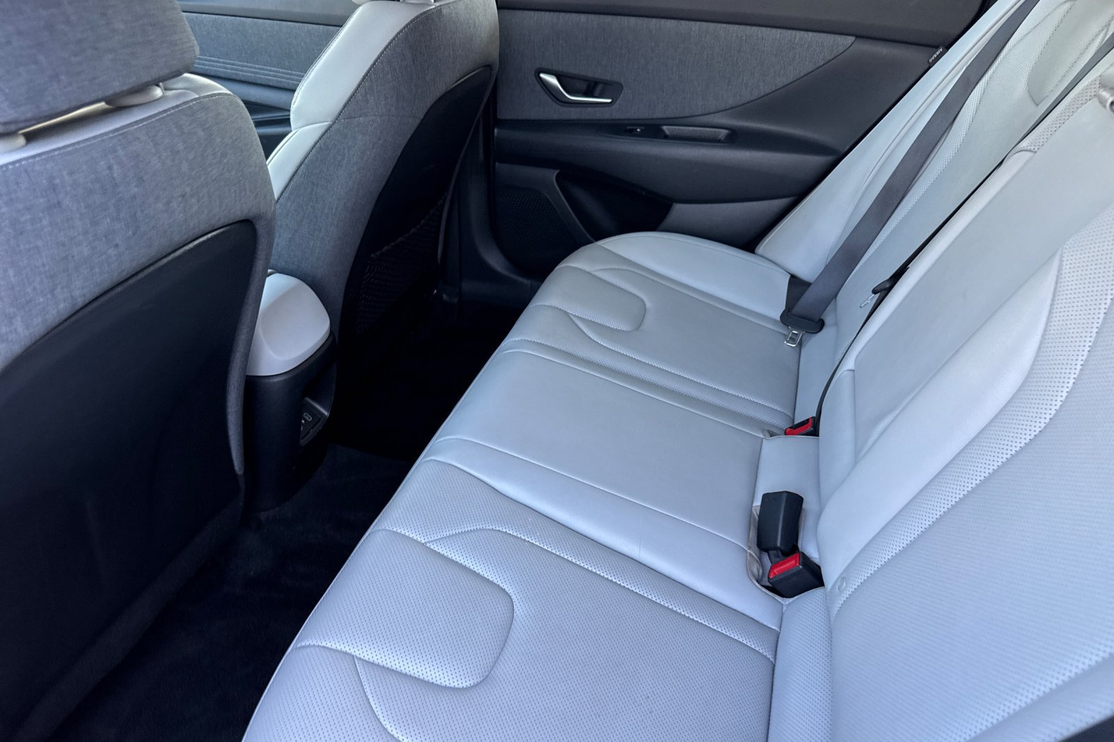 Used 2025 Hyundai Elantra Limited FWD image 12