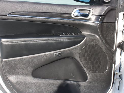 Used 2020 Jeep Grand Cherokee Limited image 10