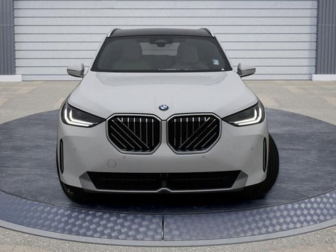 Used 2025 BMW X3 xDrive30i w/ Convenience Package image 2