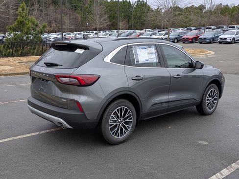 New 2026 Ford Escape SE w/ PHEV Premium Package FWD image 4