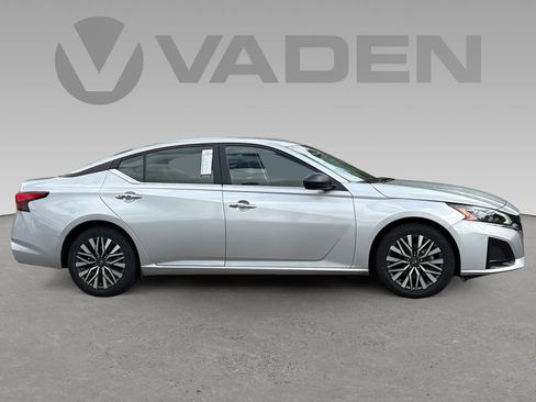 Used 2024 Nissan Altima 2.5 SV image 6