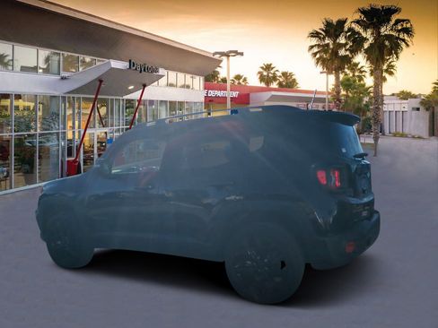 Used 2023 Jeep Renegade Altitude w/ Sun/Sound Group image 4