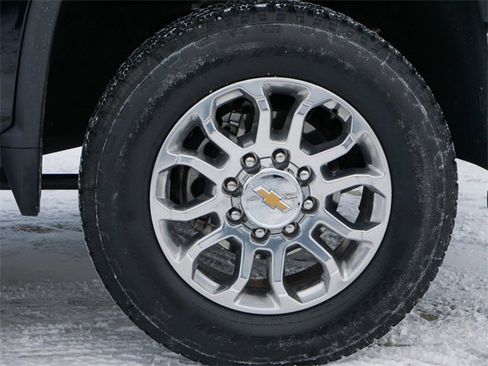 Used 2024 Chevrolet Silverado 2500 LTZ w/ LTZ Convenience Package image 9