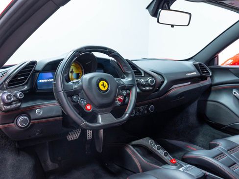 Used 2018 Ferrari 488 GTB RWD image 10