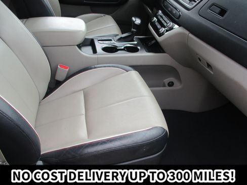 Used 2019 Kia Sedona EX FWD image 16