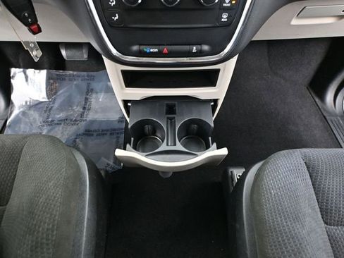 Used 2015 Dodge Grand Caravan American Value Package image 26