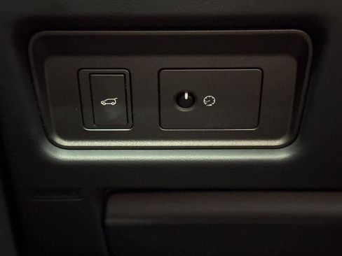 Used 2018 Land Rover Range Rover Evoque SE image 29