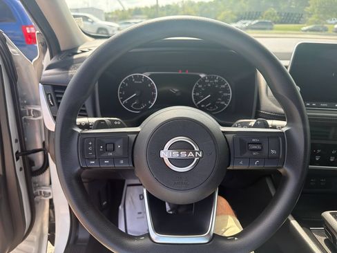 Used 2024 Nissan Rogue S AWD/4WD image 17
