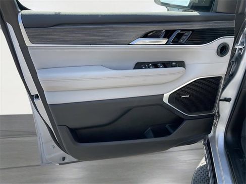 Used 2024 Jeep Wagoneer Series II image 25