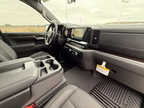 New 2026 GMC Sierra 1500 SLE w/ Preferred Package image 32