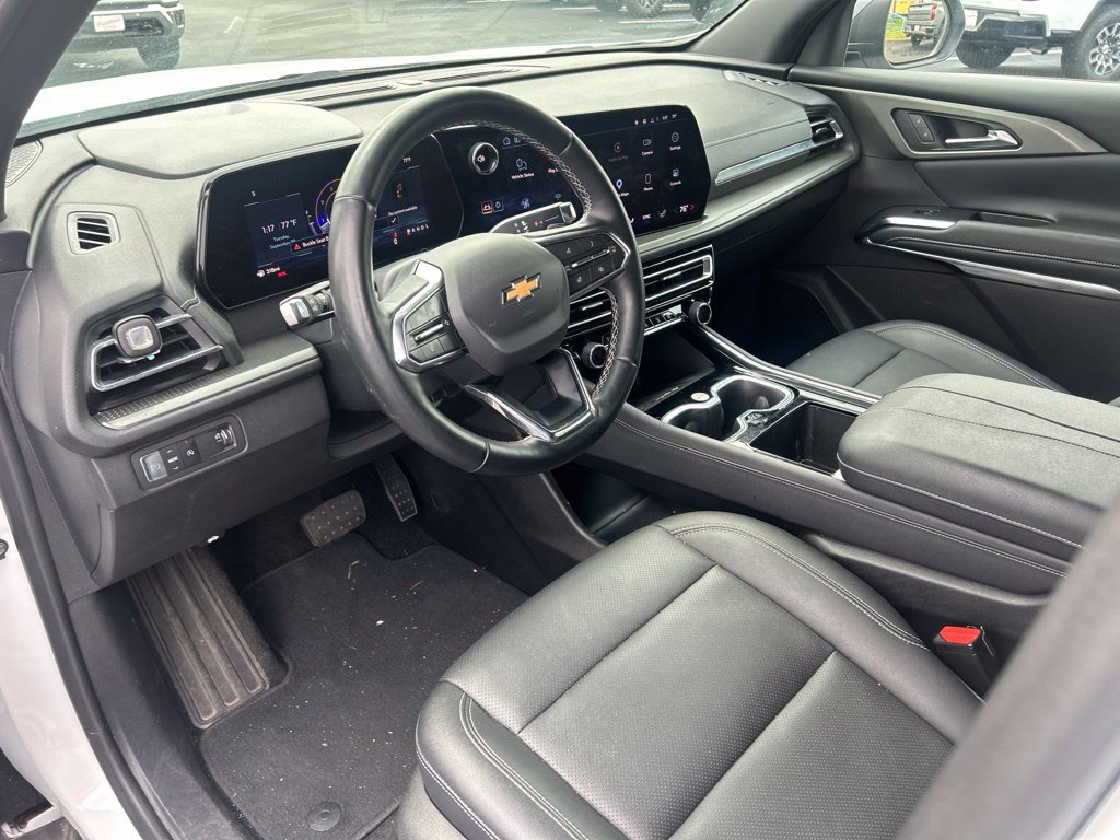 Used 2025 Chevrolet Traverse LT FWD image 17