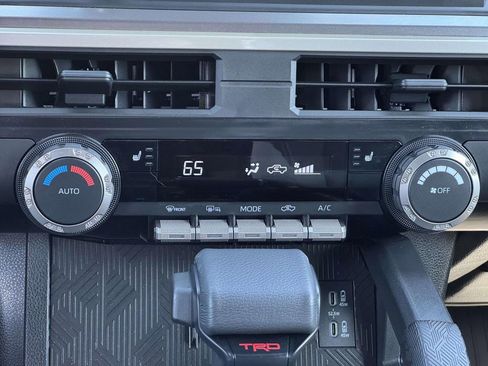 Used 2025 Toyota Tacoma TRD Sport image 5