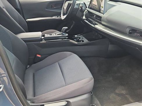 Used 2025 Toyota Prius LE FWD image 27