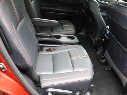 Used 2019 Toyota Highlander SE AWD/4WD image 30