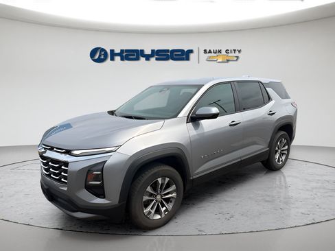 Used 2025 Chevrolet Equinox LT AWD/4WD image 2