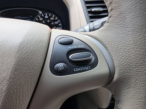 Used 2014 Nissan Pathfinder Platinum w/ Platinum Premium Package FWD image 29